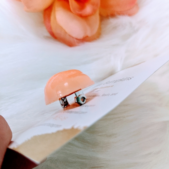 🌈BOGO🌈 Resin Brooch - Small Pumpkin - Picture 5 of 5